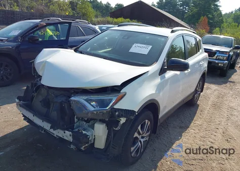 2017 Toyota Rav4 Le z USA, uszkodzony, nr VIN JTMBFREV9HJ155295
